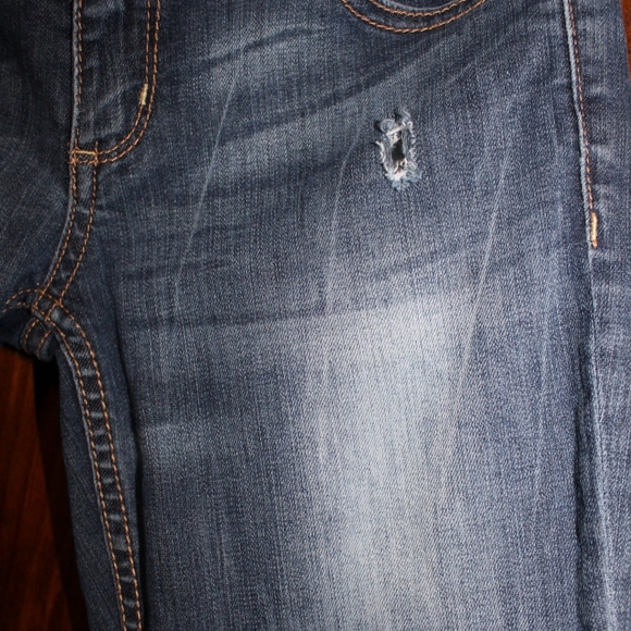 Arizona Ladies/Teen Distressed Ankle Jeans - Picture 8 of 14
